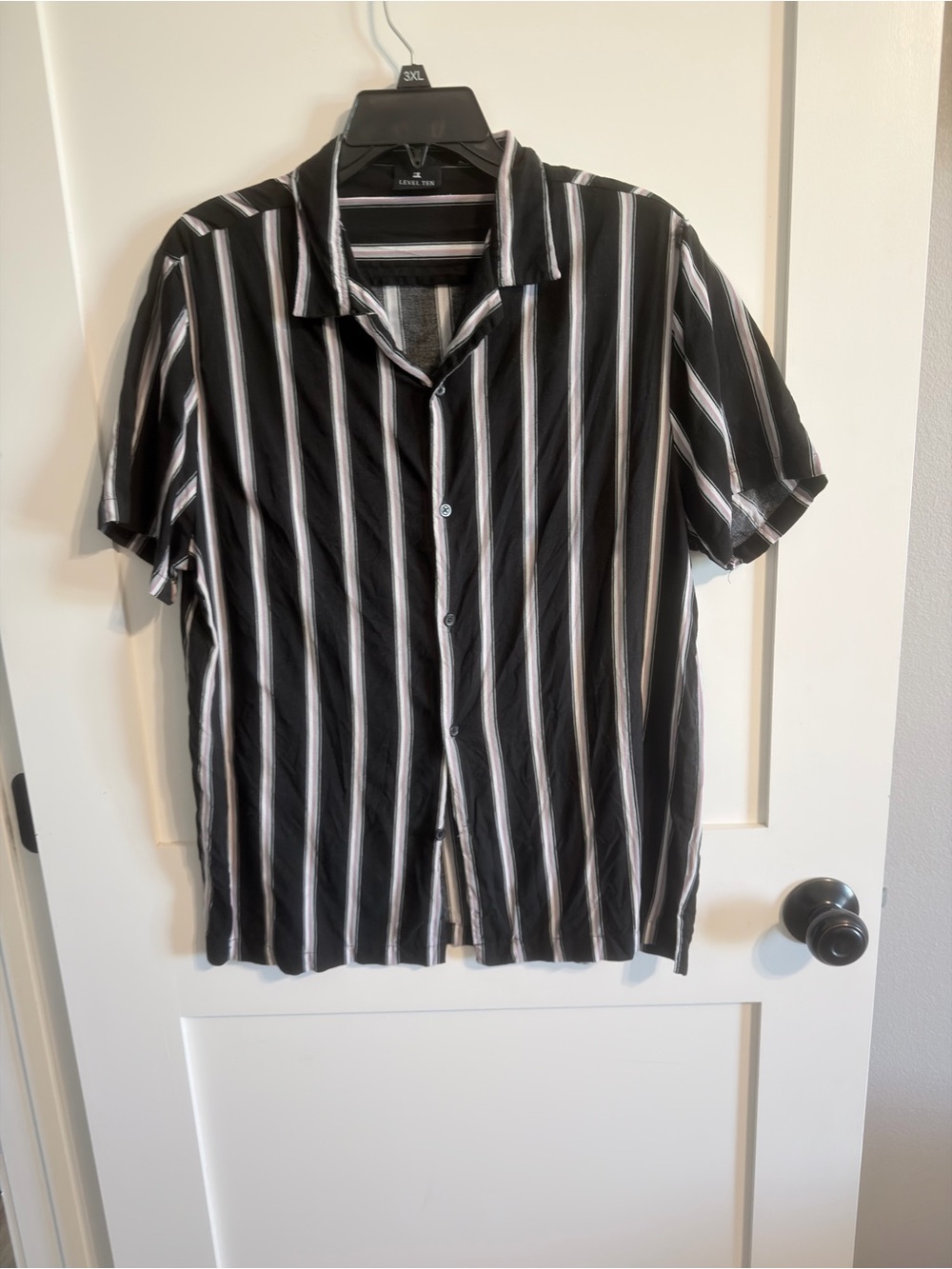 Men's Black & White Vertical Stripe Short-Sleeve Button Down Shirt